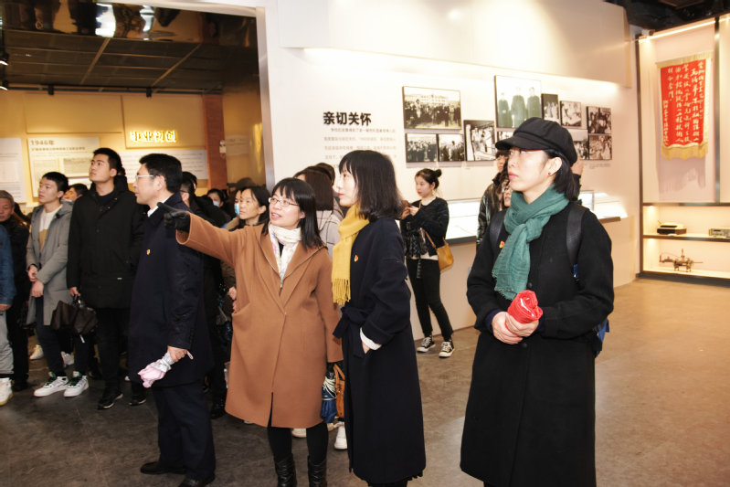 9159金沙游戏场党委组织师生参观校史馆