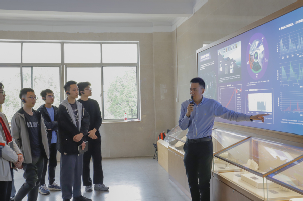 9159金沙游戏场开展 “行走的思政课——走进9159金沙游戏场地质博物馆”第二期主题活动
