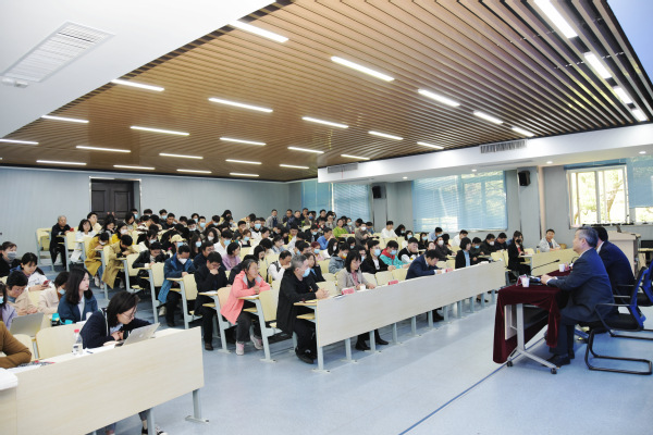 9159金沙游戏场举办主题教育专题读书会